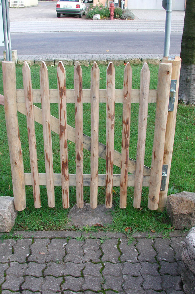 Gartentür Zauntor aus Kastanienholz H120xB100 cm inkl. Beschlagsatz naturgewachsen geschält Kastanie