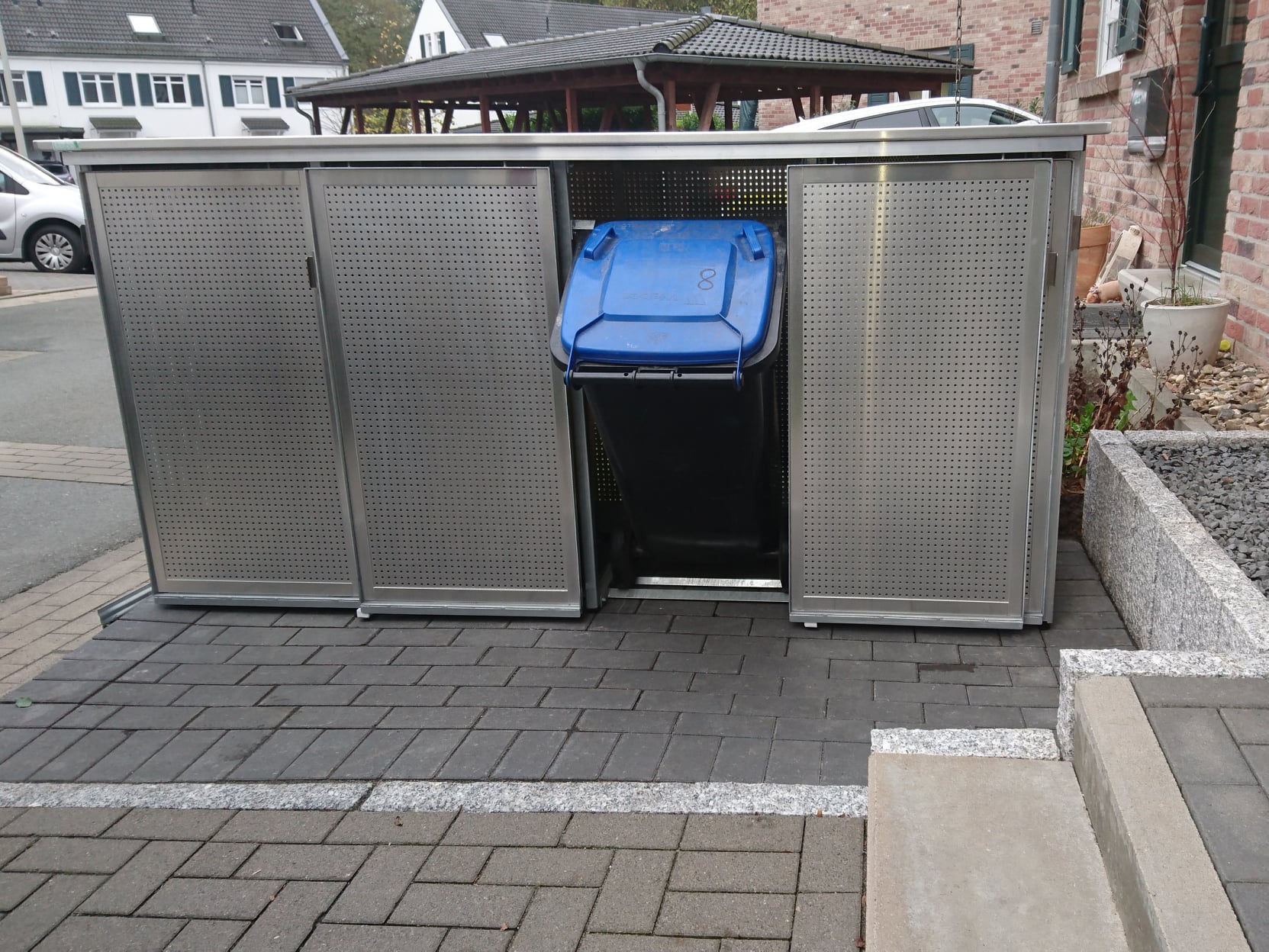 237880434_106458268408770_7527957690056256055_n Mülltonnenschrank mit Schiebetüren Edelstahl für 4 Mülltonnen 120 Liter