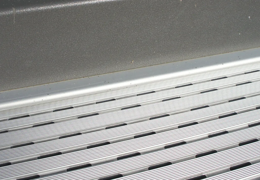 1TFNSxaqXvJAq1 Aluminium Entwässerungsrinne Pro 150x20 mm Länge 1950 mm Belüftungsrinnen mit Unterrinne Base-Set