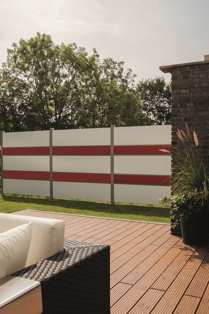 Typ-2-weiss-rot Elevato Sichtschutzsystem moderner Gartenzaun aus HPL pflegefrei Board