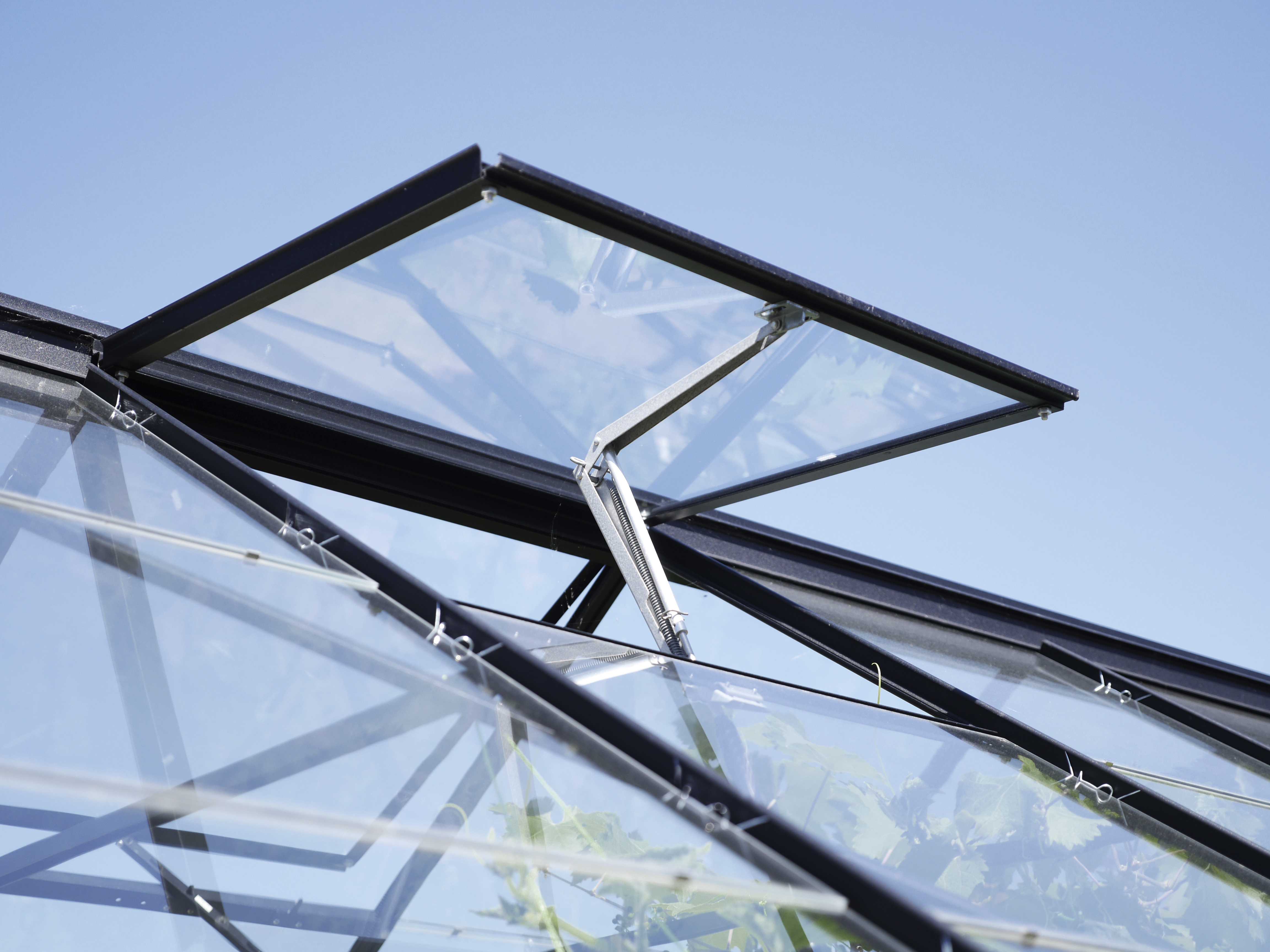 ZB_AluDachfenster_inkl_Fensterheber_unverglast_V_schwarz_2604029_360324 Alu-Dachfenster o. Glas, schwarz