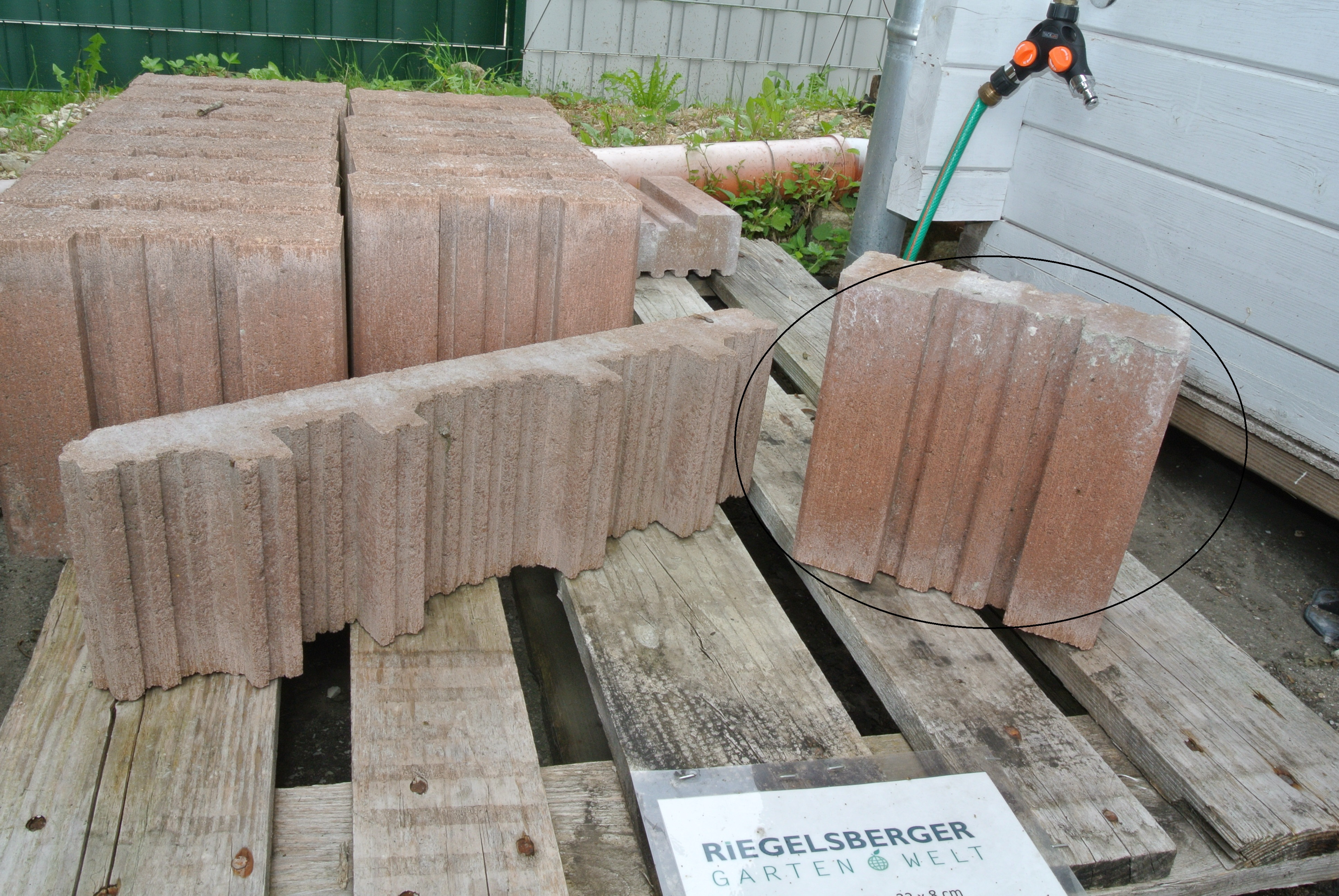 Fundamentstein-klein-2 Beton Fundamentstein 22x22x8 cm