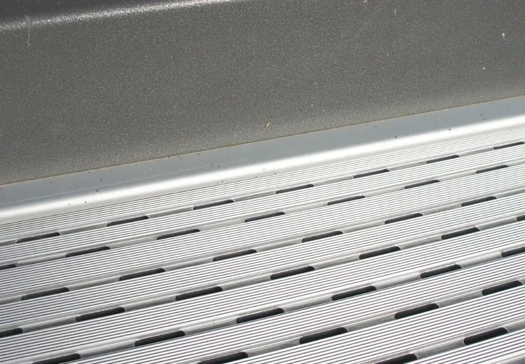 Aluminium Entwässerungsrinne Pro 150x20 mm Länge 1950 mm Belüftungsrinne