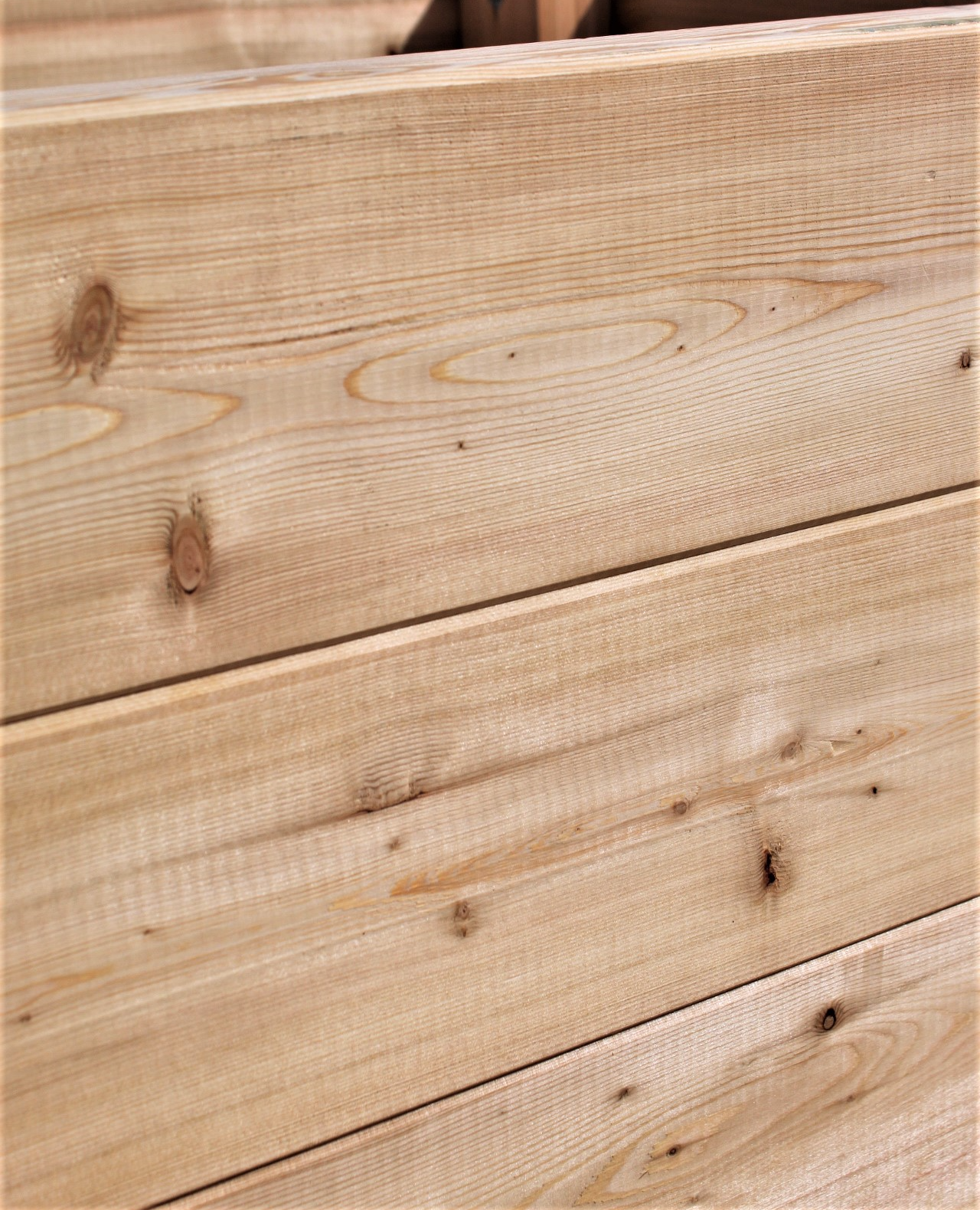 Foto-7 Blumenkasten Hexenagger Lärchenholz Kanthölzern 45x142 mm mit Noppenfolie fertig montiert