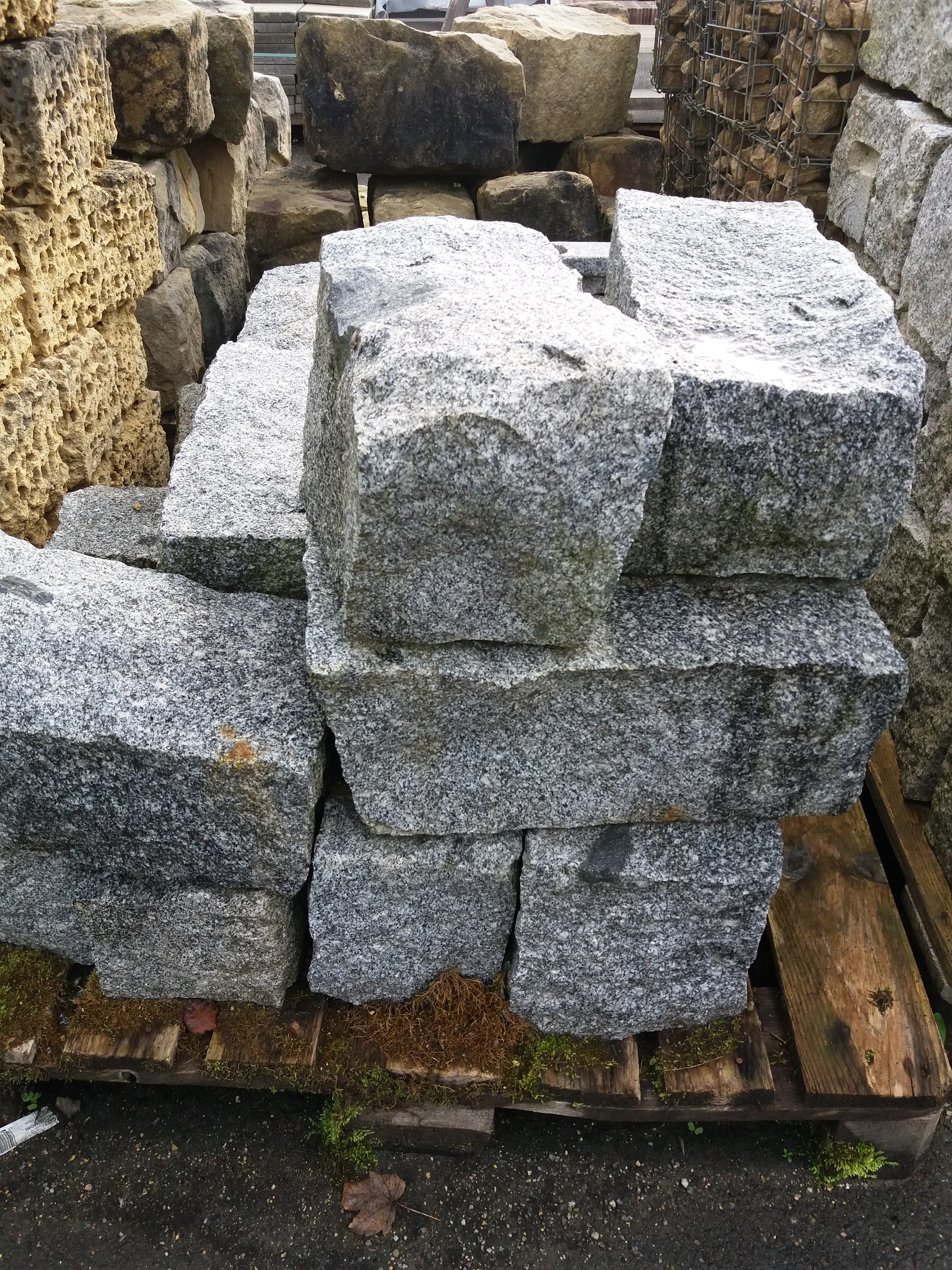 RIE3017-dunkelgrau Castle Rock Granit grau alle Seiten spaltrau ca. 40x20x20 cm Dunkelgrau-Böhmen