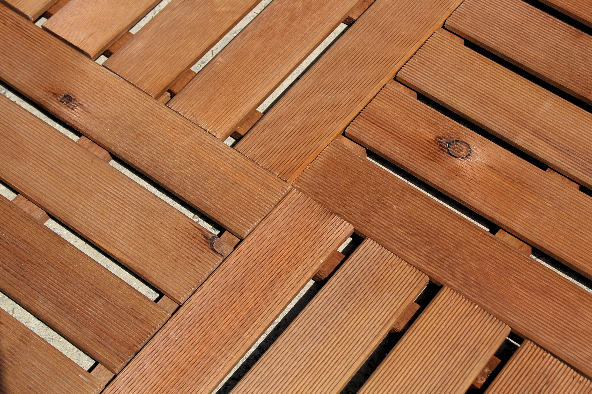 IMG_6596_k Terrassenfliese aus Kiefernholz BRAUN imprägniert 50x50cm Holzfliese Balkonfliese Fliese Terrasse