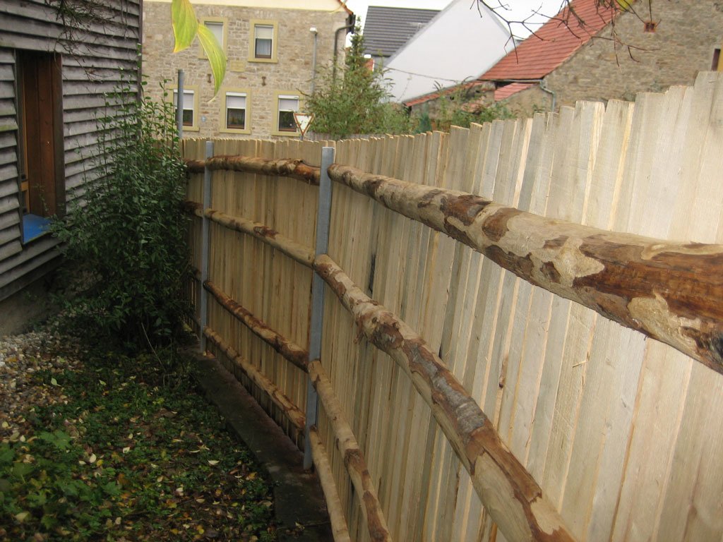 Zaunriegel Kastanie 195 cm lang Ø 8-10 cm  gesägt - geschält - halbrund - Kastanienholz Querriegel