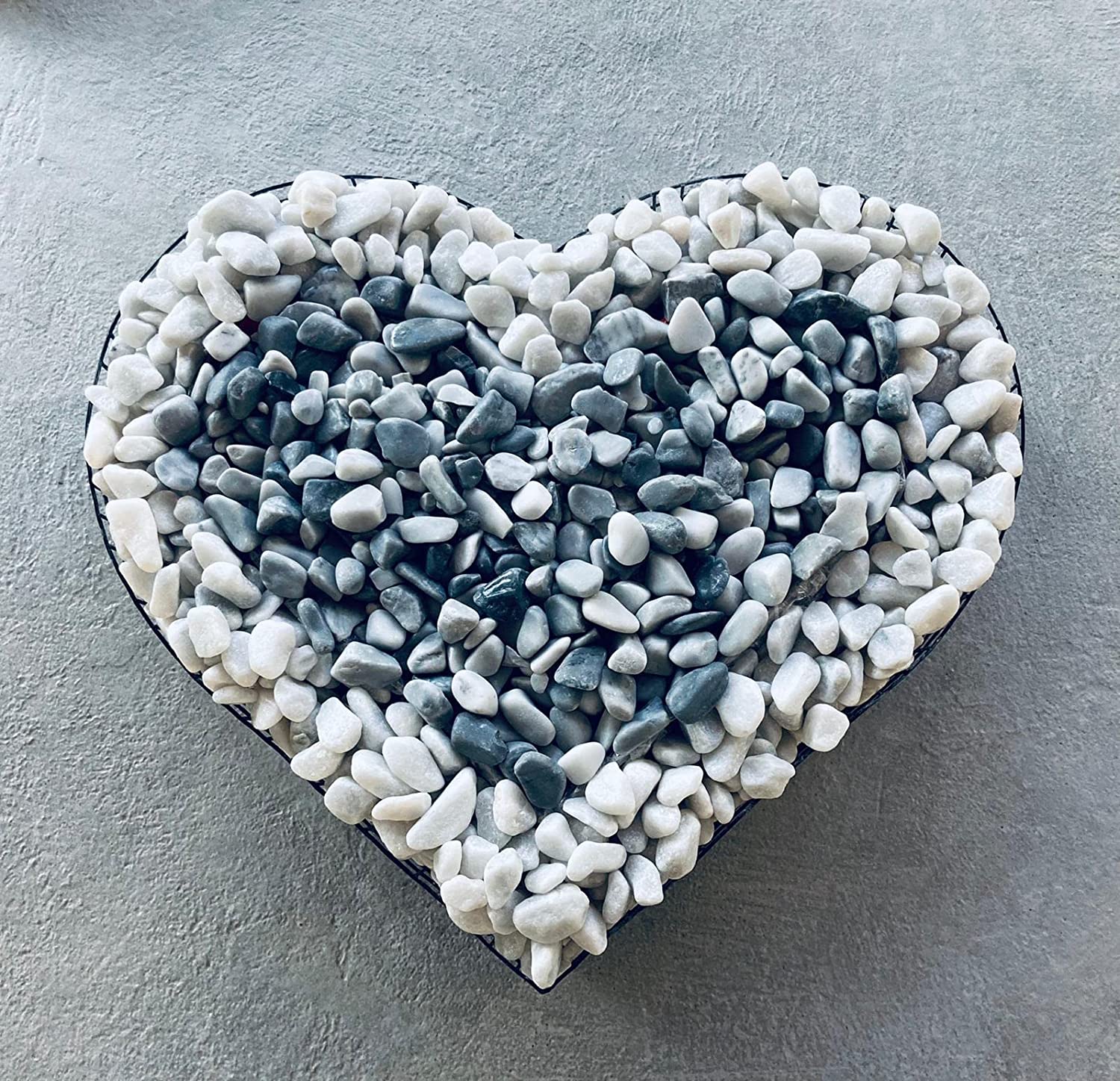 Carrara-Ice-Blue2 Herz Gitter Buntsteine Glassteine Natursteine Grabschmuck Grabgestaltung Blumentopf