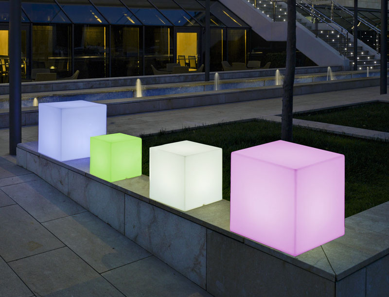 CUBY SOLAR SMARTTECH Weiß Leuchtwürfel LED Beleuchtung RGBW solarbetrieben mit Fernbedienung