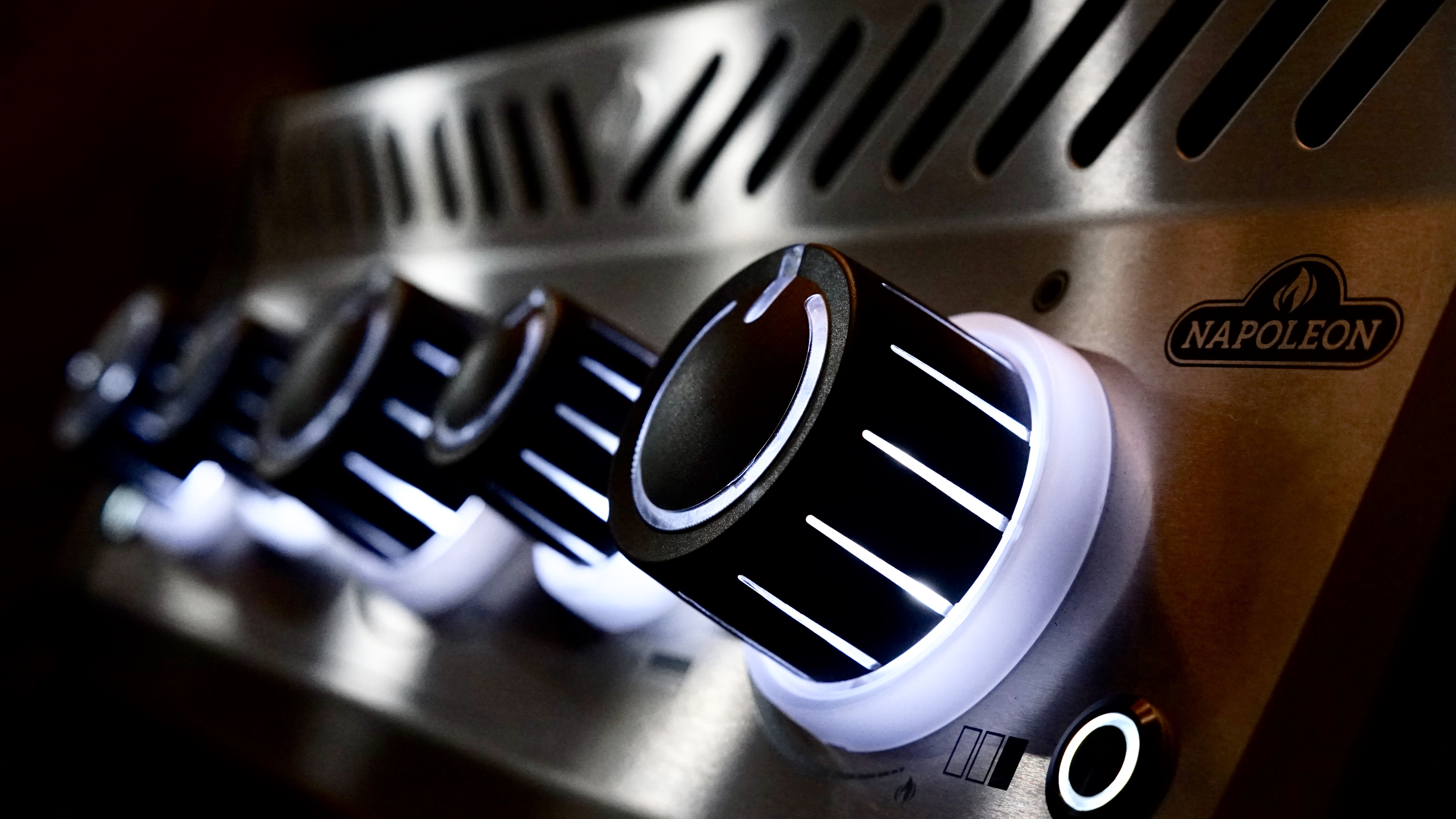 rse_knobs Napoleon Gasgrill Rogue SE425, mit Heck- und Seitenbrenner, Schwarz, inkl. Drehspieß