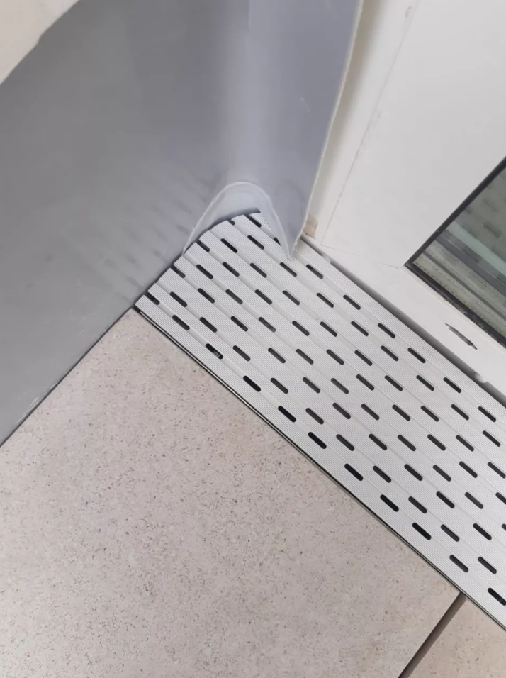 11fT6U7JdzDEl6v Aluminium Entwässerungsrinne Pro 150x20 mm Länge 1950 mm Belüftungsrinnen mit Unterrinne Base-Set