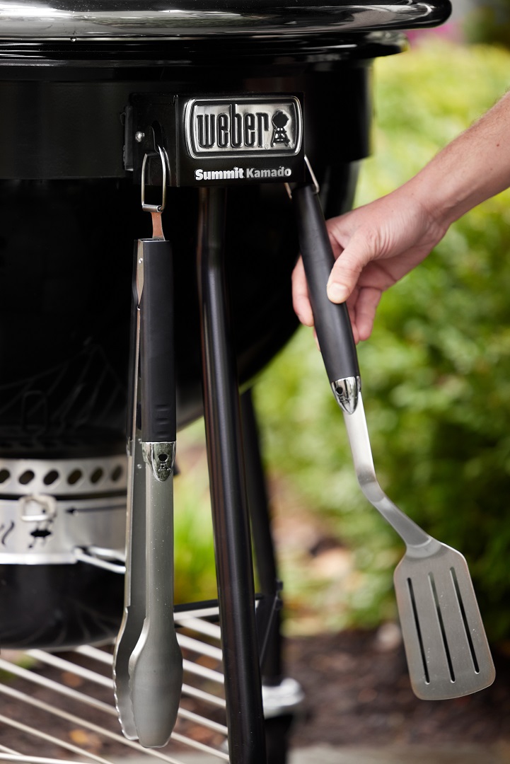 Summit_Kamado_E6_Tool_Hooks_1_rgb WEBER Holzkohlegrill Summit Kamado E6