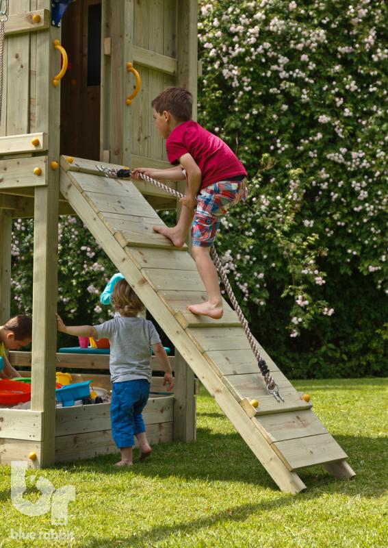 ramp_blue_rabbit_climbing_ramp_playtower_wood_climbing_rope_4_0 Kletterrampe mit Seil Kletterwand Lärche natur für Spieltürme & Stelzenhäuser