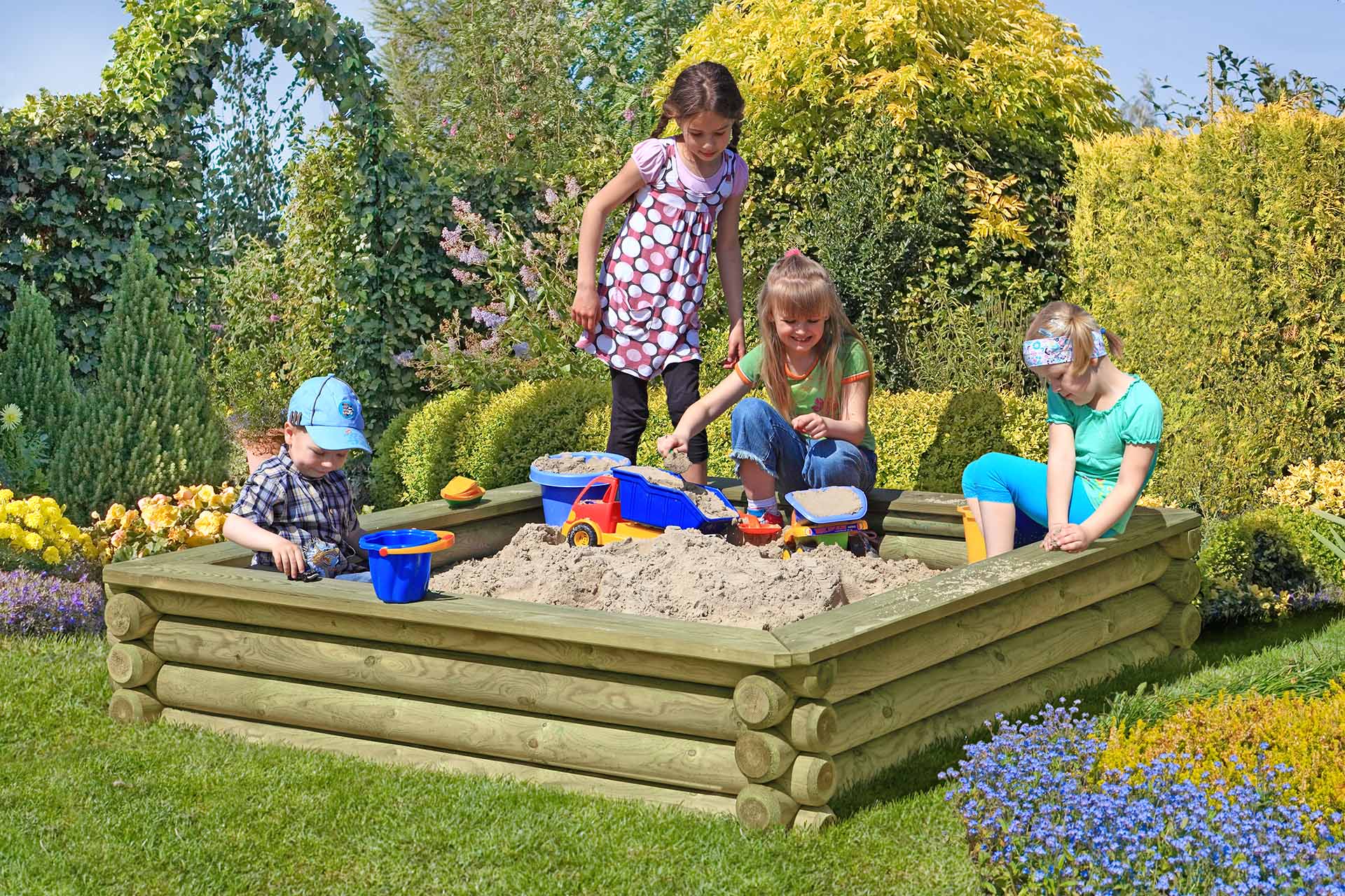 Sandkasten Paulo 180 x 180 cm aus Palisaden 