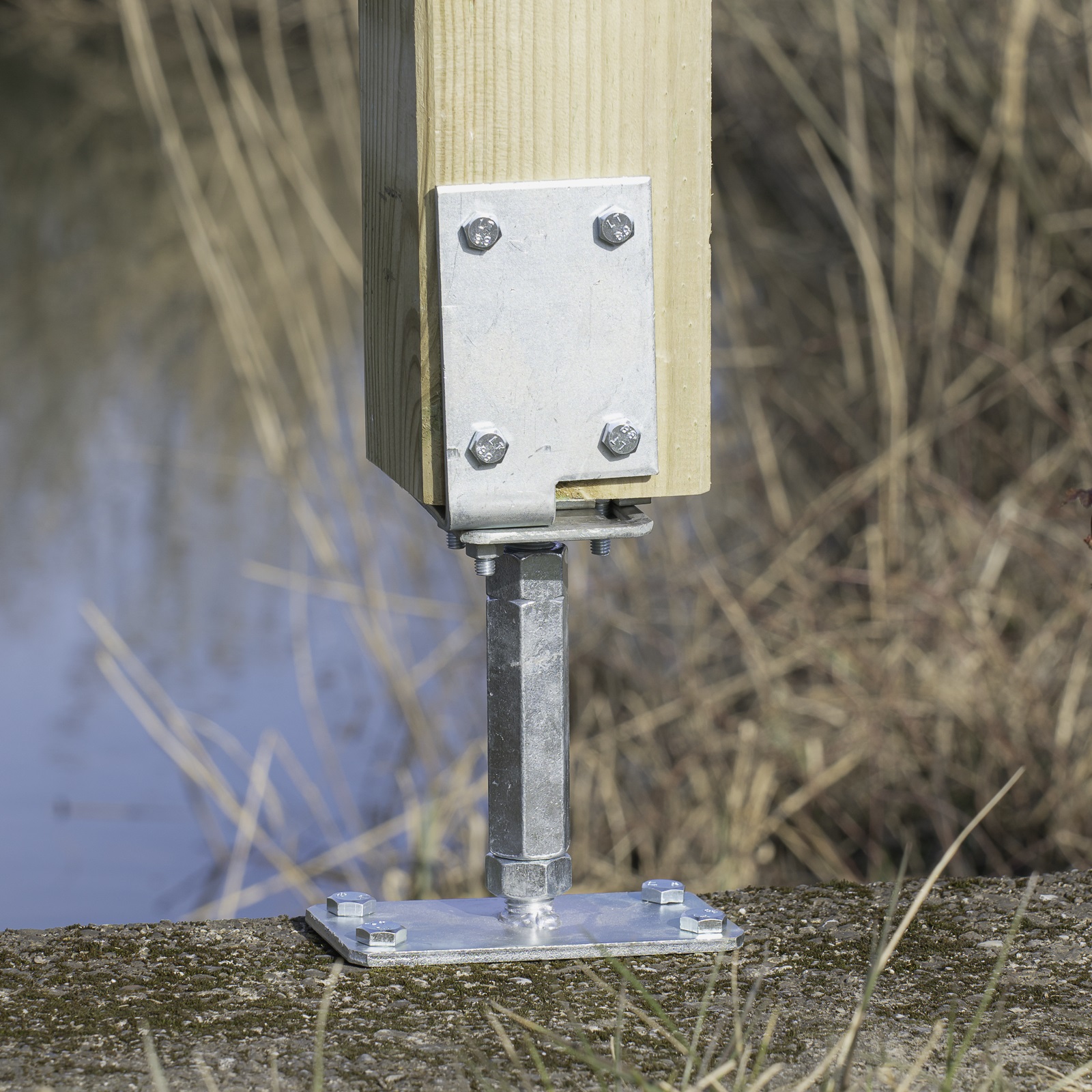 U-Pfostenträger zum Aufschrauben verstellbar Höhe 140-200 Breite 80-160 mm