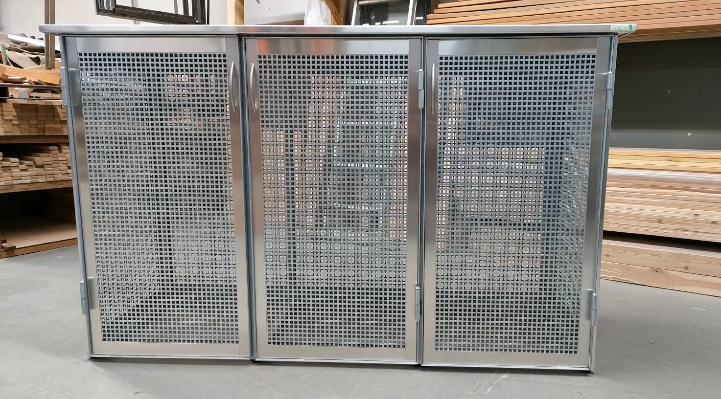271922670_144843804570216_8308864800431488721_n9fu4fncDfYIO6 Mülltonnenschrank mit Drehtüren Lochblech für 3 Mülltonnen 240 Liter
