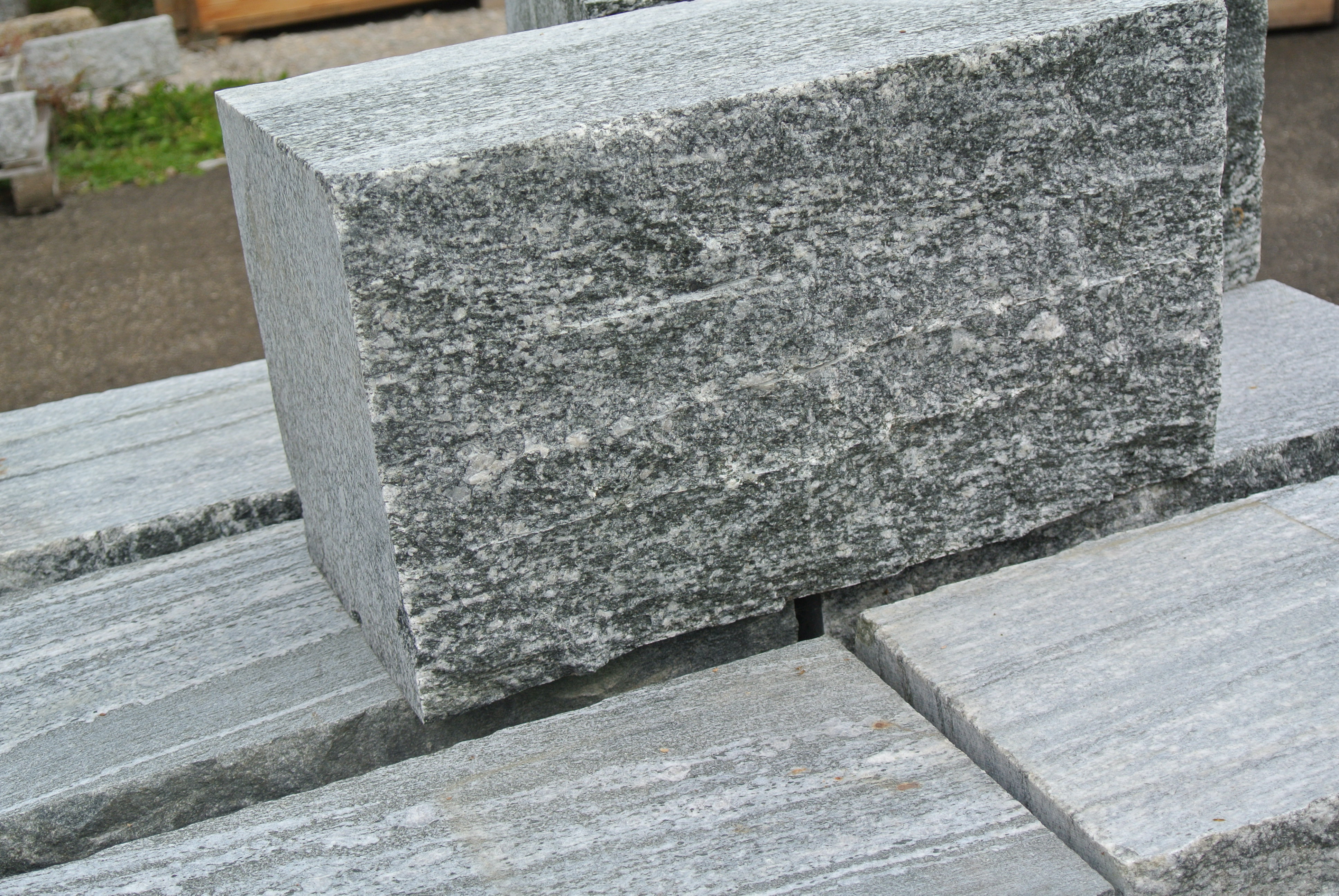 DSC_7436 Gneis Mauerstein, Naturstein,gesägt und gespalten, 40 x 20 x 15 cm