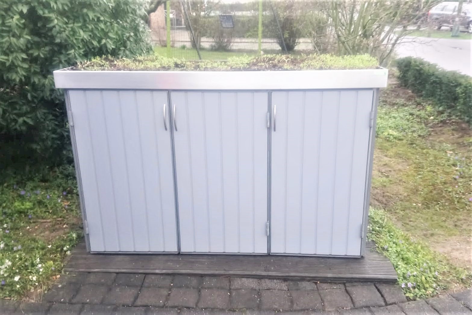 277222442_158941789827084_7582929066816510432_n Mülltonnenschrank mit Drehtüren Kömapan Weiß für 3 Mülltonnen 120 Liter
