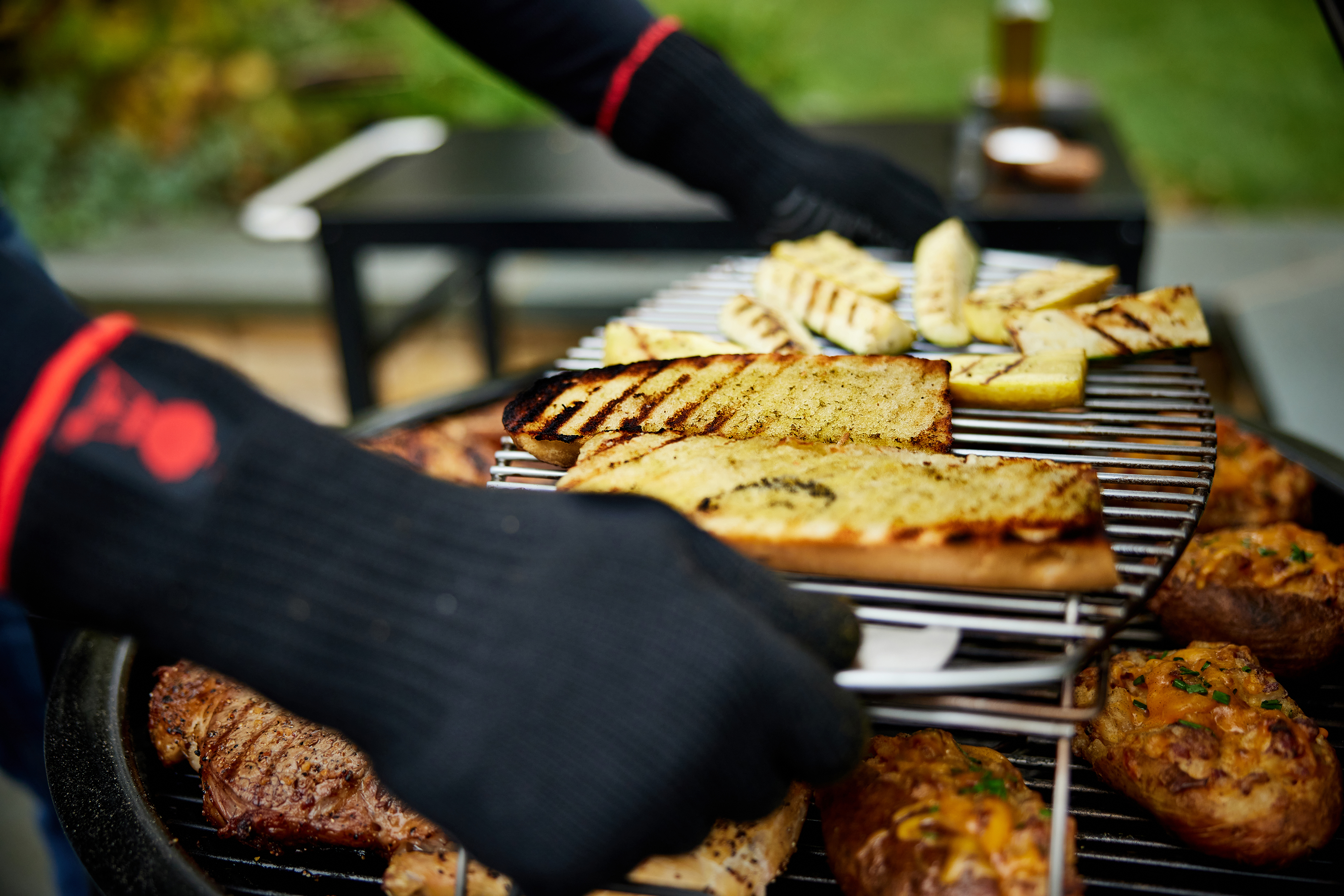 Summit_Kamado_E6_ChickenSteak_3_rgb WEBER Holzkohlegrill Summit Kamado E6