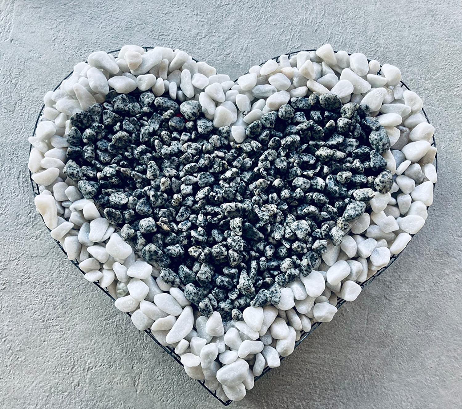 Carrara-Granit-Royal2 Herz Gitter Buntsteine Glassteine Natursteine Grabschmuck Grabgestaltung Blumentopf