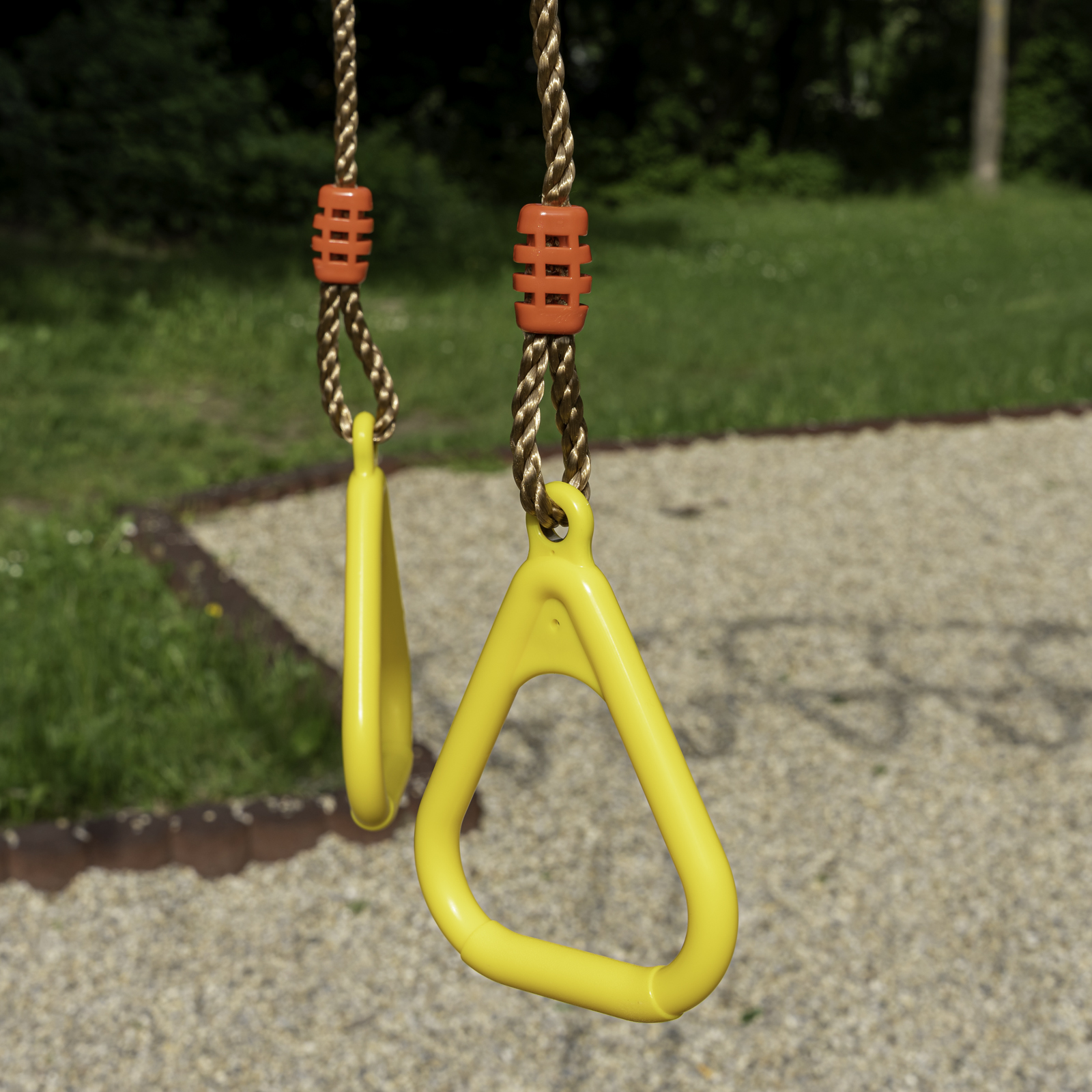 _DSC9870 Turnringe aus Kunststoff gelb Kinder Gymnastikringe Seilringe zum Aufhängen 120 kg