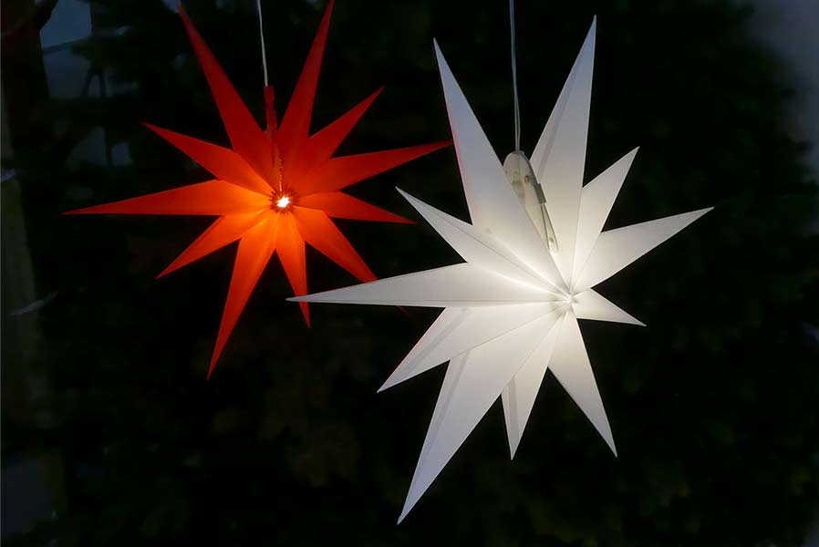 weihnachtssterne-gross Faltstern Ø 50 cm weiß/rot 11 Zacken aus Kunstoff-Folie mit LED-Birne warmweiß Weihnachtsstern