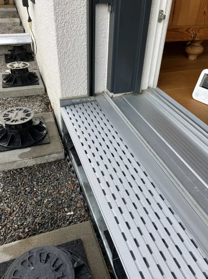 Aluminium Entwässerungsrinne Pro 150x20 mm Länge 1950 mm Belüftungsrinne