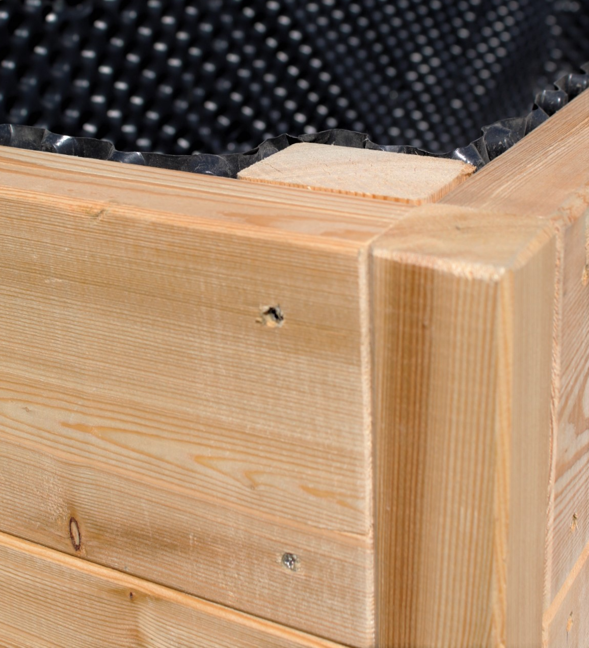 Foto-4uCC4lCZLgKKhO Blumenkasten Hexenagger Lärchenholz Kanthölzern 45x142 mm mit Noppenfolie fertig montiert