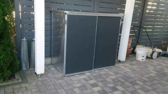 p2240-3s Mülltonnenschrank mit Schiebetüren Lochblech Resoplan für 2 Mülltonnen 240 Liter