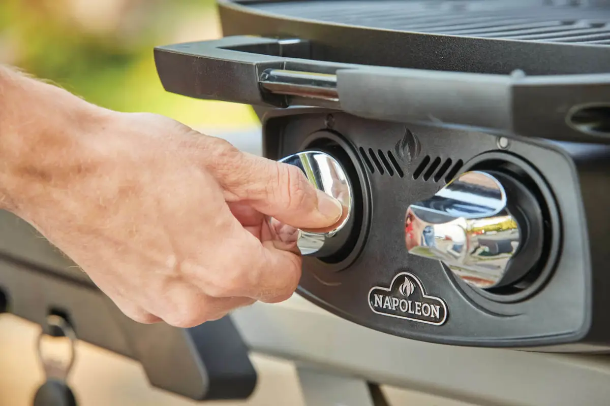 Napoleon TravelQ PRO285X Gasgrill schwarz inkl. Scherenwagen