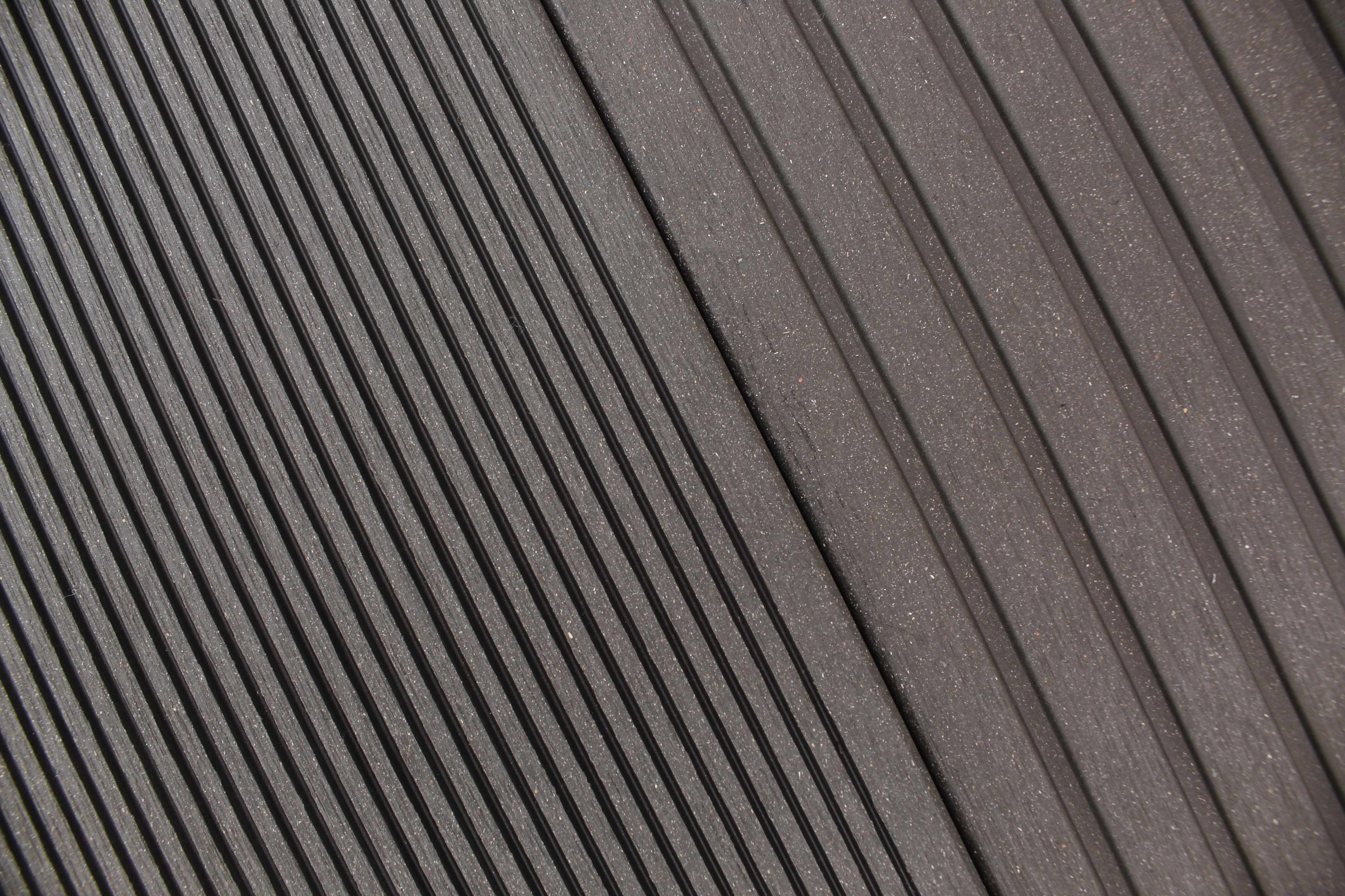 IMG_1300RaMjuGipjgUxb WPC Terrassendiele Vollprofil anthrazit (ebony) 20x145x2900 mm Terrassen Dielen