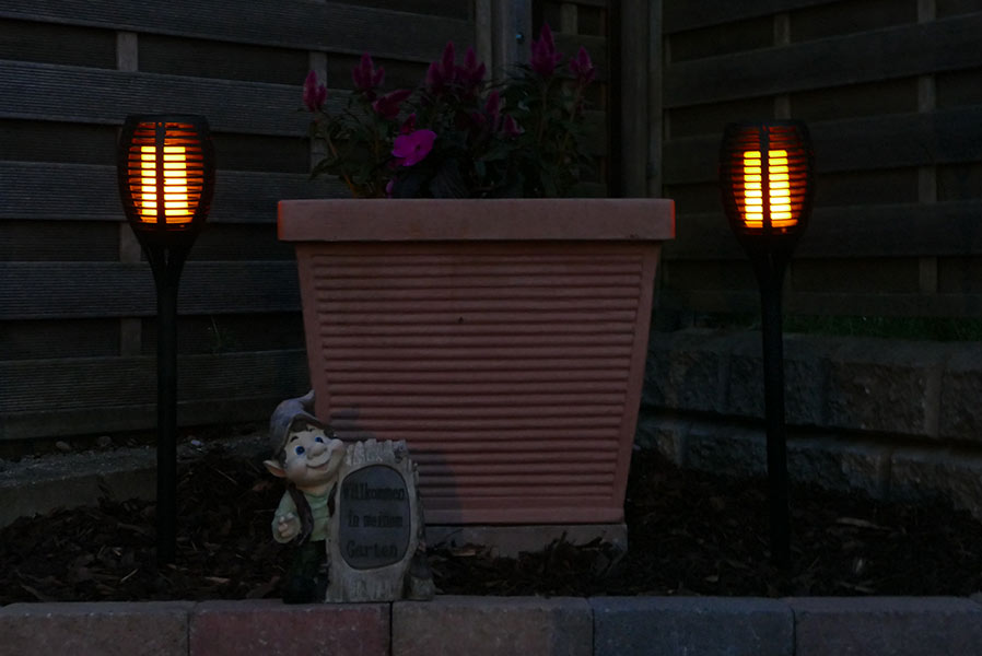 zwei-fackeln-led LED Gartenfackel mit Solarbetrieb 2er-Set Wegleuchten Solar-Gartenfackeln