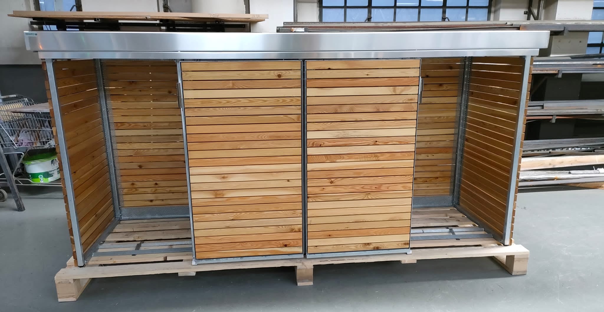 268764043_138814228506507_2531734110037934057_nTUL5anrtRxl2l Mülltonnenschrank-Systeme mit Schiebetüren Stahlgestell Echtholz für 4 Mülltonnen 120 Liter