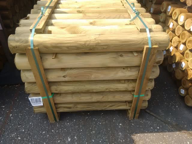 joda_palisaden_lager_01LWsQZXDK2jVIw Palisade Ø 12 cm Kiefer imprägniert Rundholz Pfosten Länge