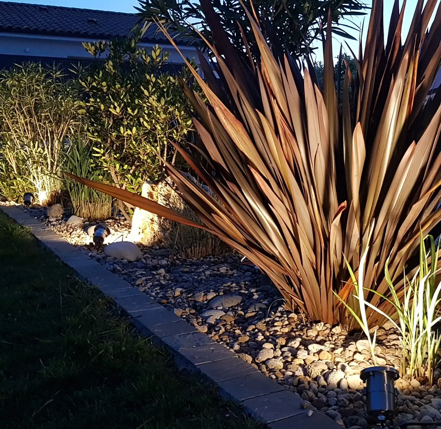 LED Gartenstrahler TARGET 30 W mit Erdspieß wasserdicht für Außen