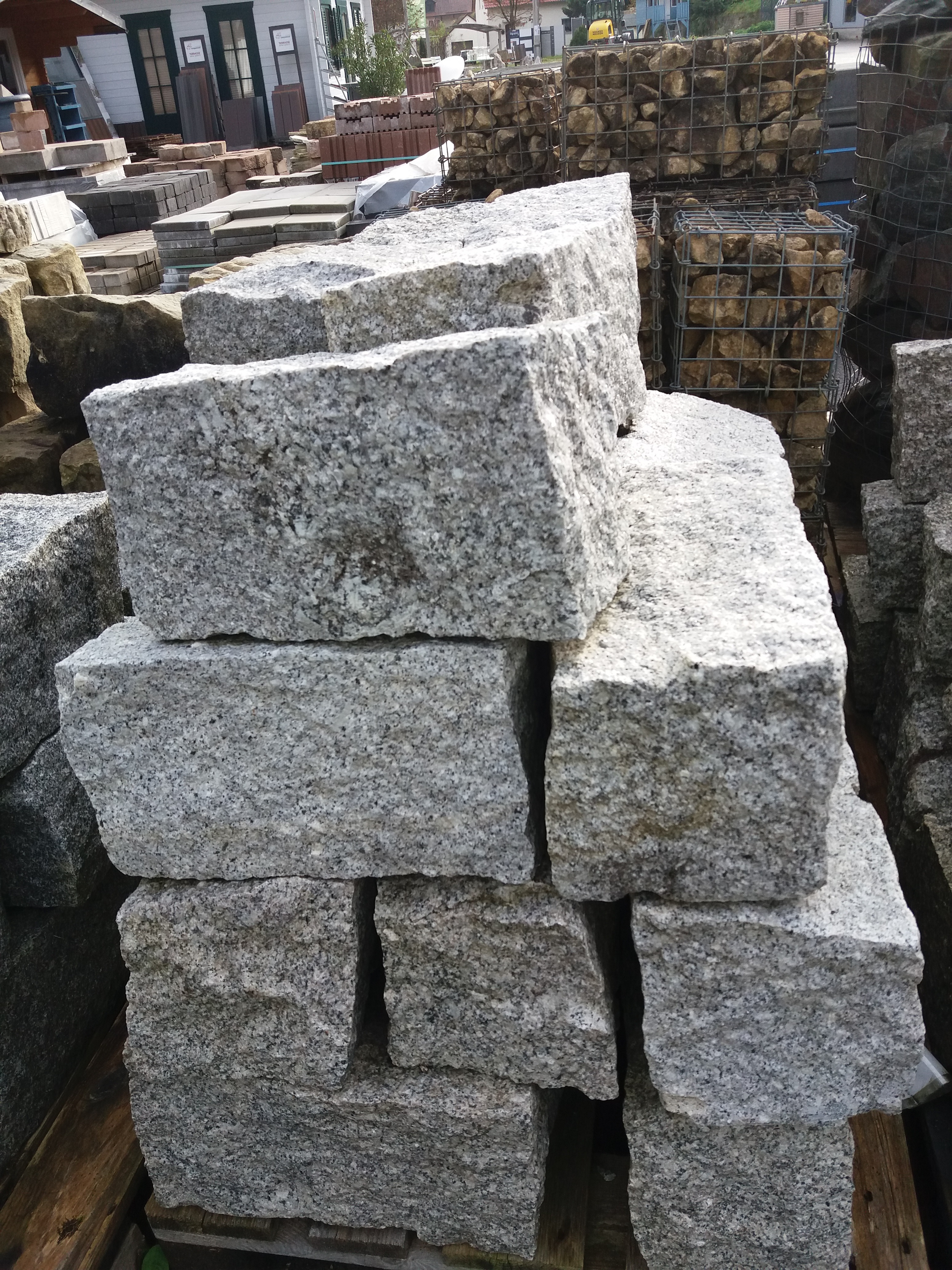 RIE3018-hellgrau Castle Rock Granit grau alle Seiten spaltrau ca. 40x20x20 cm Hellgrau-Schlesien