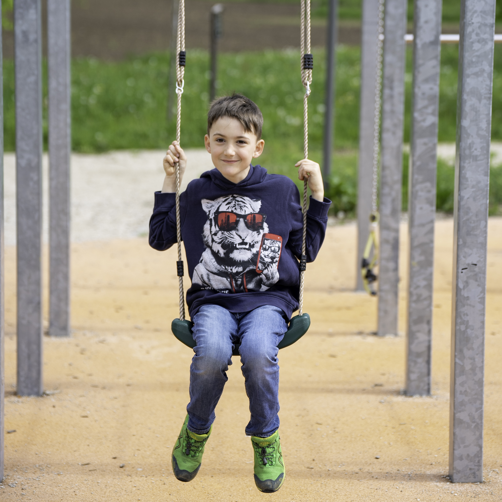 _DSC4570AVCHe1CgLl31j Schaukelsitz aus Kunststoff Schaukelbrett Kinderschaukel