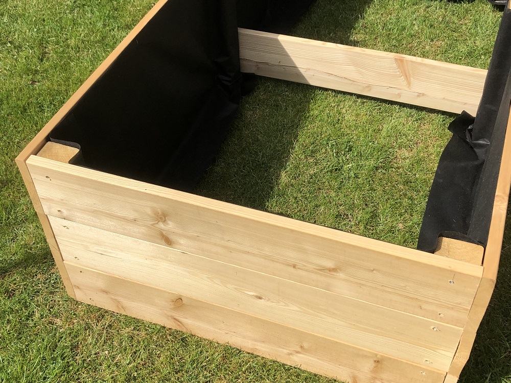 Beet aus Lärchenholz 