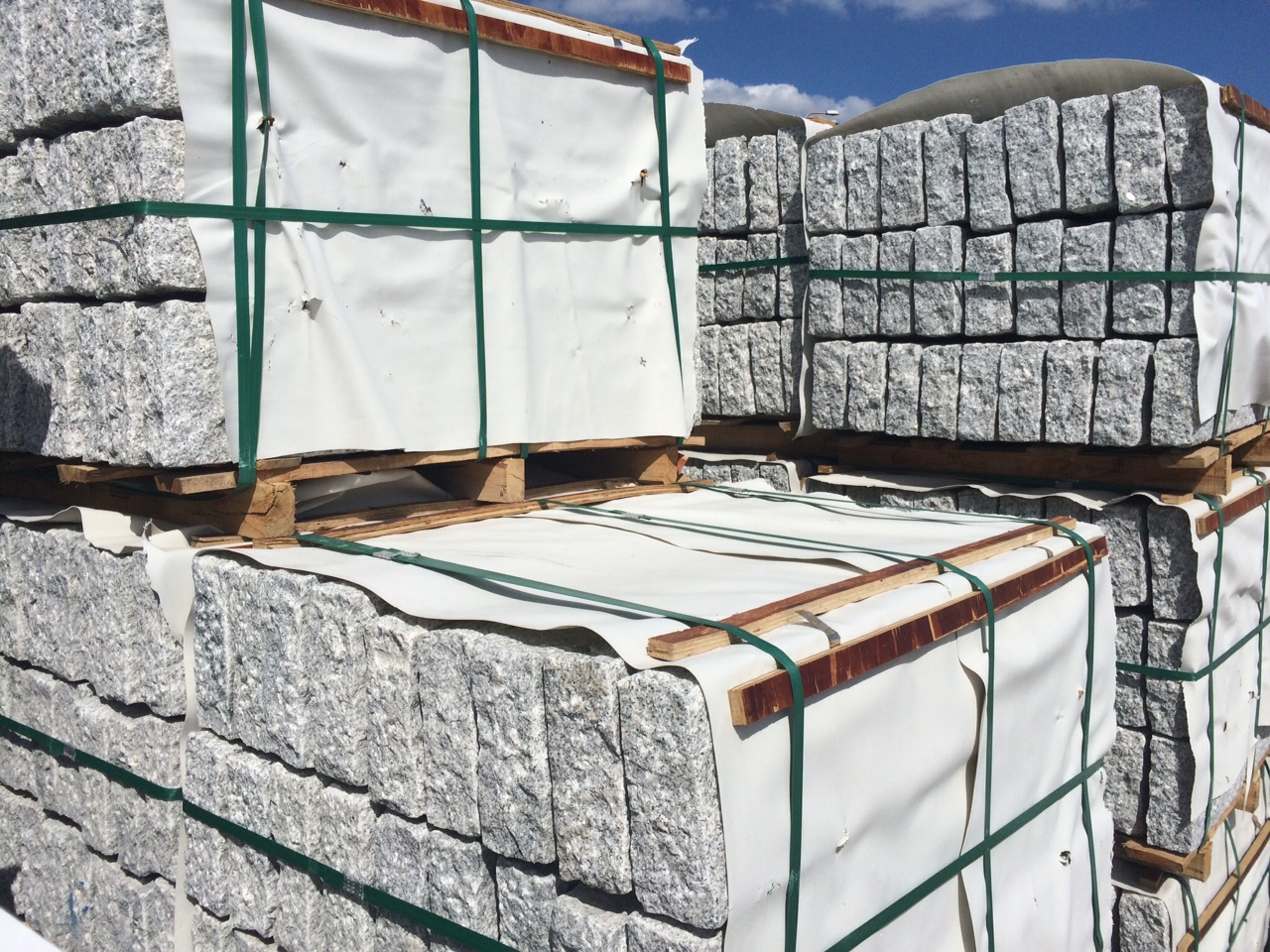 Granit Randstein grau 7x15x100 cm, gestockt