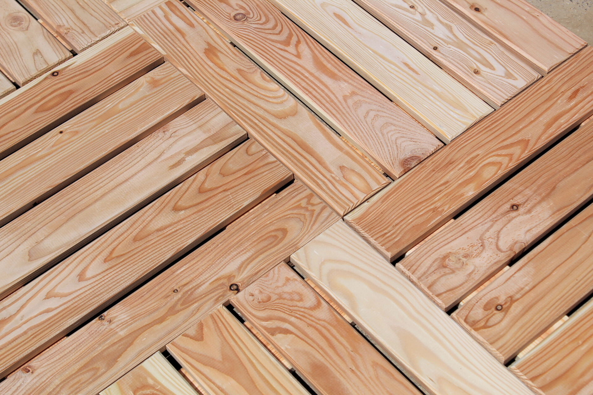 Foto-8avxdeTcZlkEbc Terrassenfliese aus Lärchenholz 50x50cm Holzfliese Balkonfliese Fliese Lärche 8er Set (1 Karton)