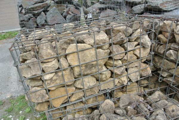 Gabione mit Kalkstein vorgefüllt , Naturstein Dekostein 25x25x50 cm