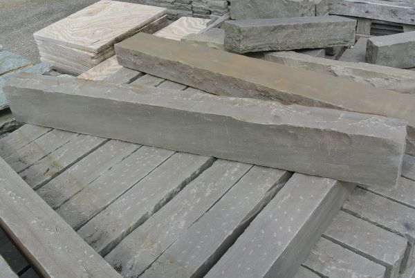 Sandstein Palisade spaltrau dunkelgrau Naturstein Dekostein 8x12x100 cm