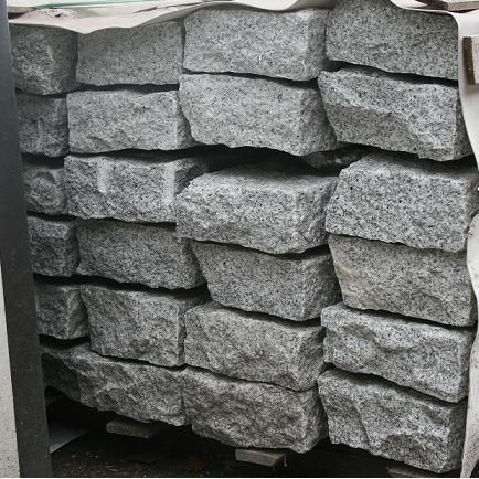 Granit Randstein grau 7x15x100 cm, gestockt